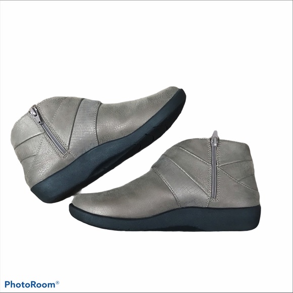 Clark’s Cloudsteppers Sillian Rani Ankle Bootie size 7 Never Worn - Picture 6 of 12
